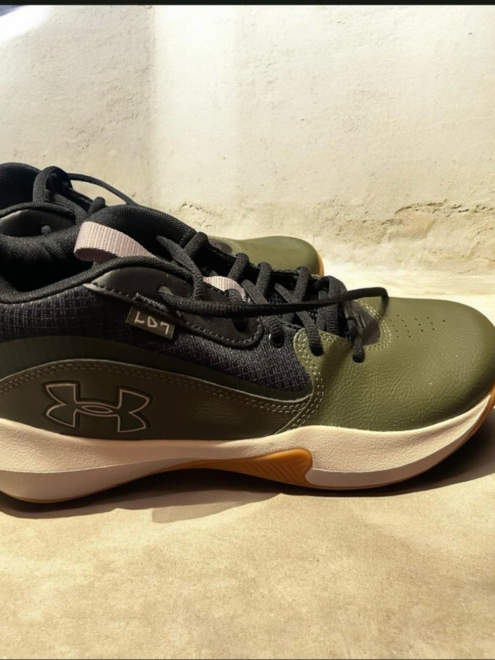 Under Armour Olive Green and Black Low-Top Sneakers